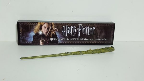 Varita del personaje Hermione Granger con luz