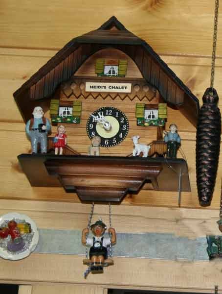 Reloj Heidis Chalet madera