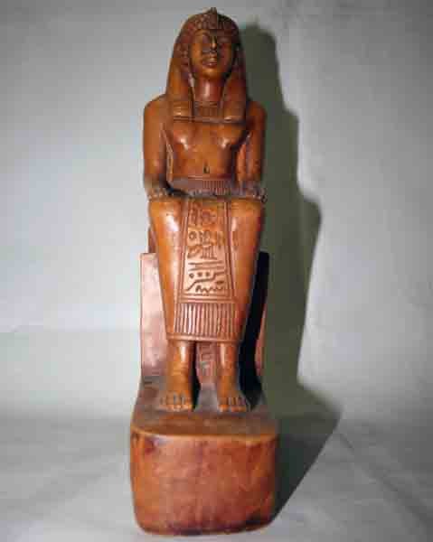 Figura de terracota de Faraón sentado