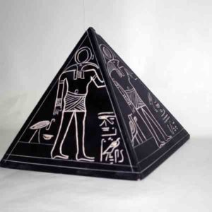 Pirámide negra