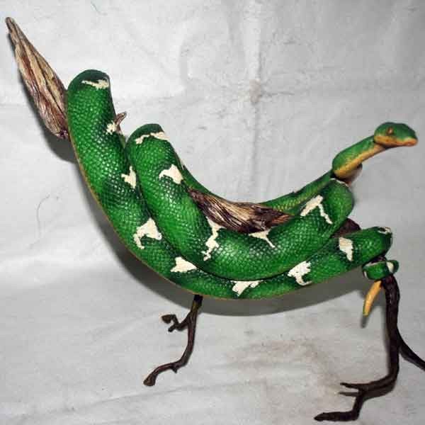 Figura de resina de serpiente verde