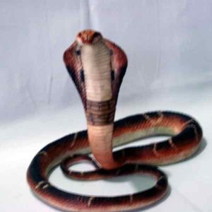 Figura de resina de serpiente cobra