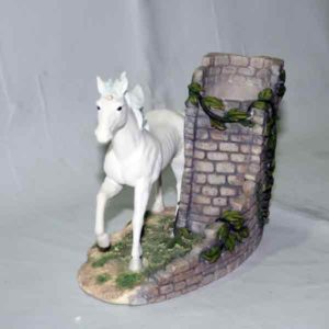 Figura de resina de caballo blanco