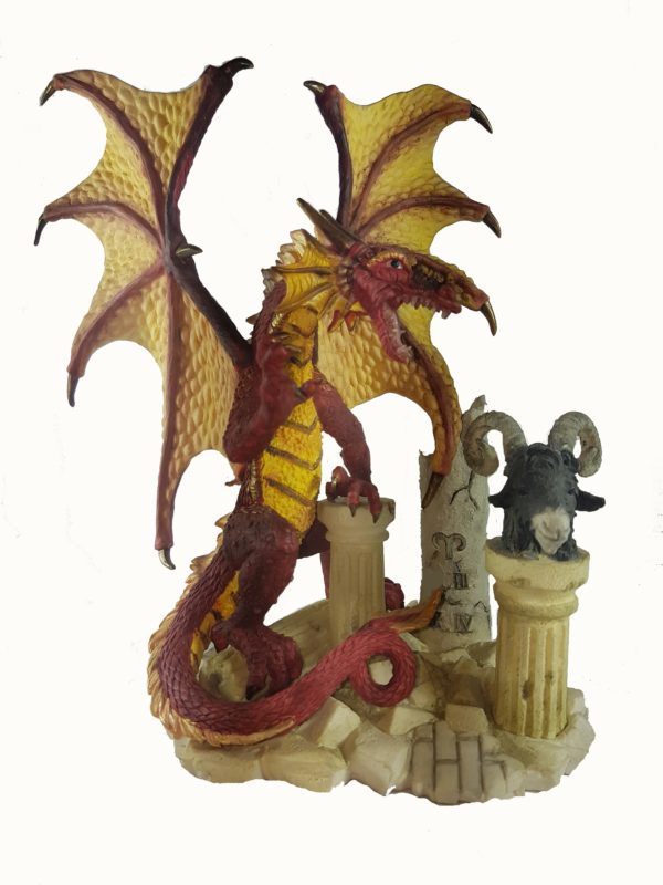 Figura de resina de dragón con carnero